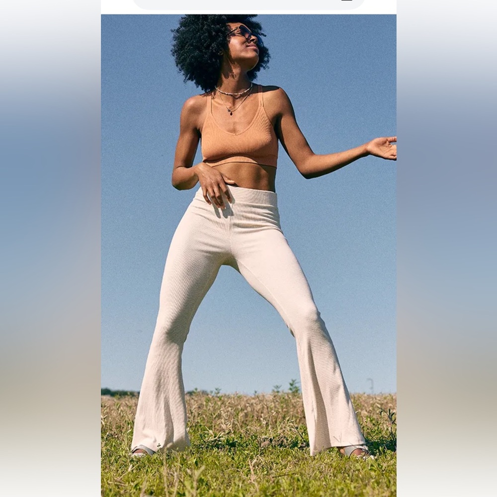 Offline by Aerie Kick It 70’s flare pants. Size large.